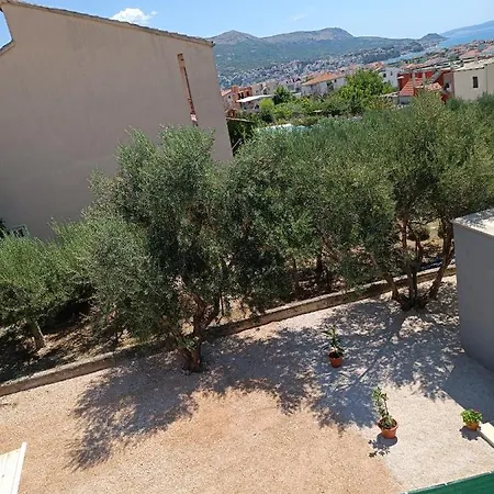 Apartment Nicol Split