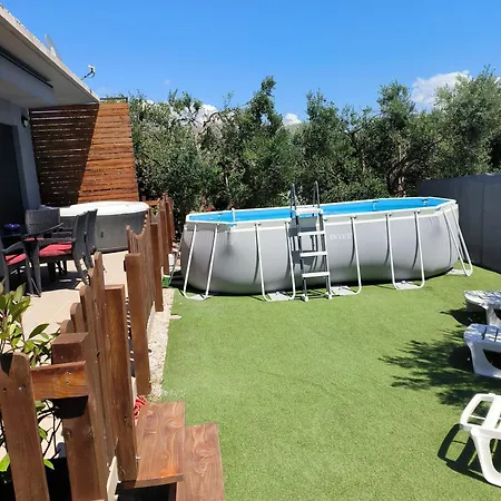 Nicol Apartament *